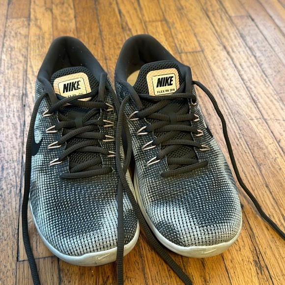 Nike Flex RN 2018 Size 9 - Picture 1 of 6